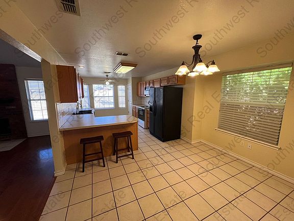 4th image of 3833 Benjamin Davis Dr