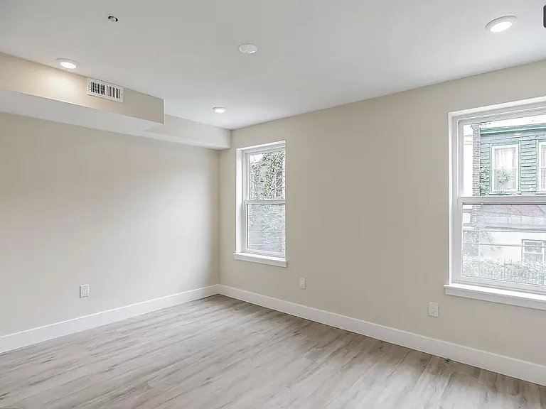 3323 N 16th St #3F — Photo 2