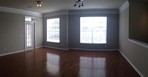 Double payne windows, this apartment home has gorgeous light