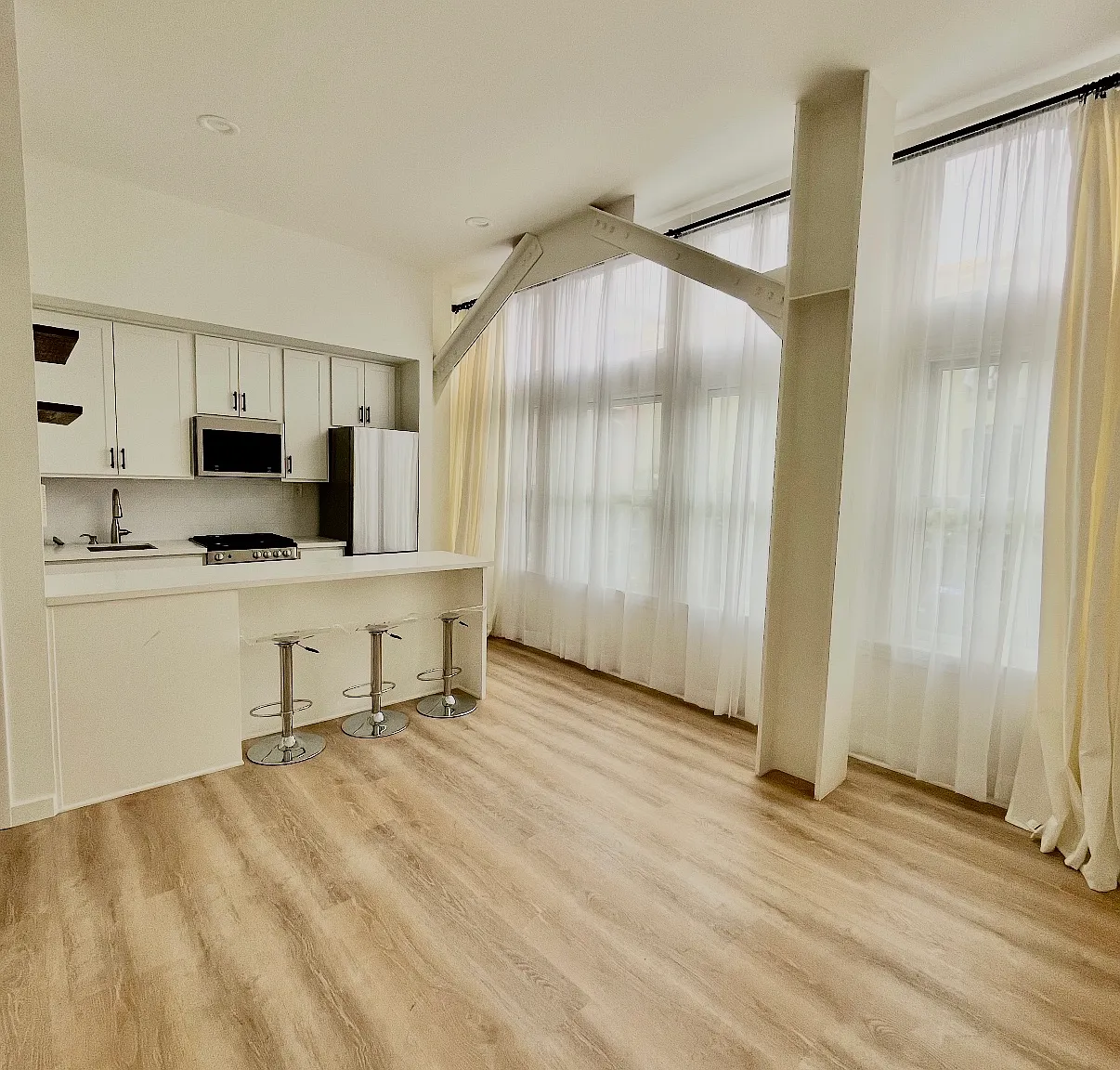 1 bed, $3,295 — Photo 1