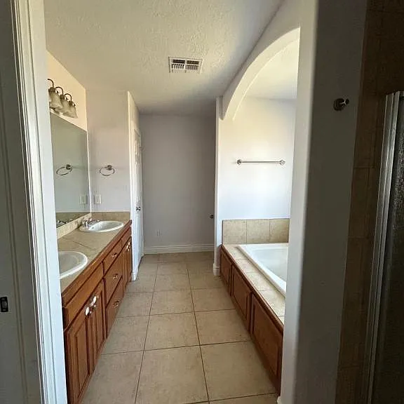 8313 SW Castlestone — Photo 11