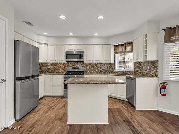 5th image of 161 Impatiens Court