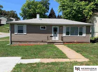 7202 N Ridge Dr, Omaha, NE 68112