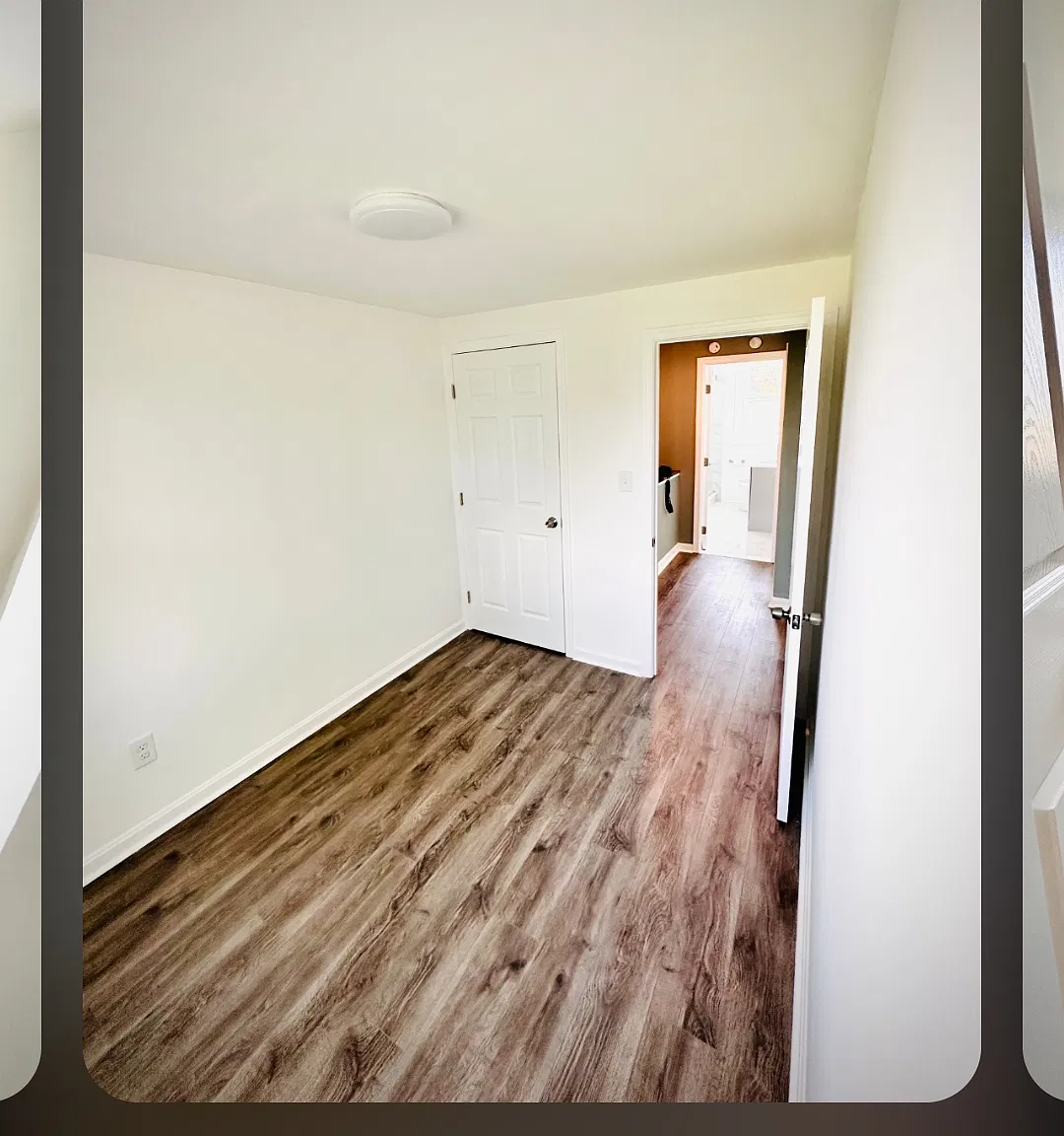 3 bed, 1008 sqft, $2,500 — Photo 3