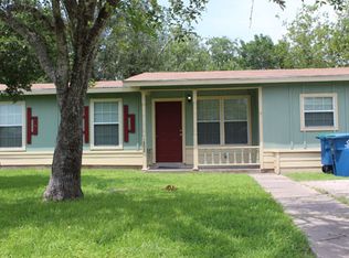 1802 Emily Dr, Beeville, TX 78102