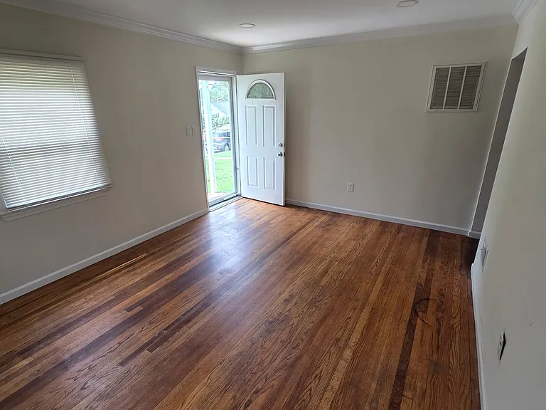 12111 Selfridge Rd — Photo 2