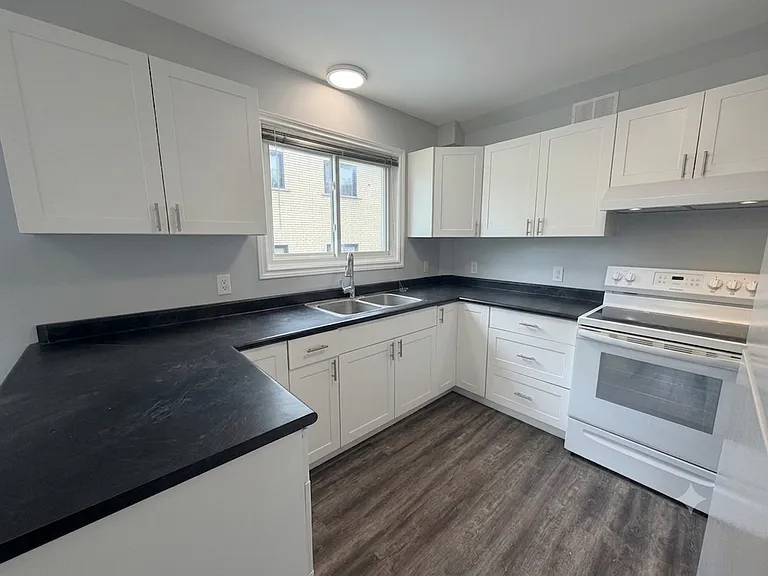 50 Penetang St #2 — Photo 6