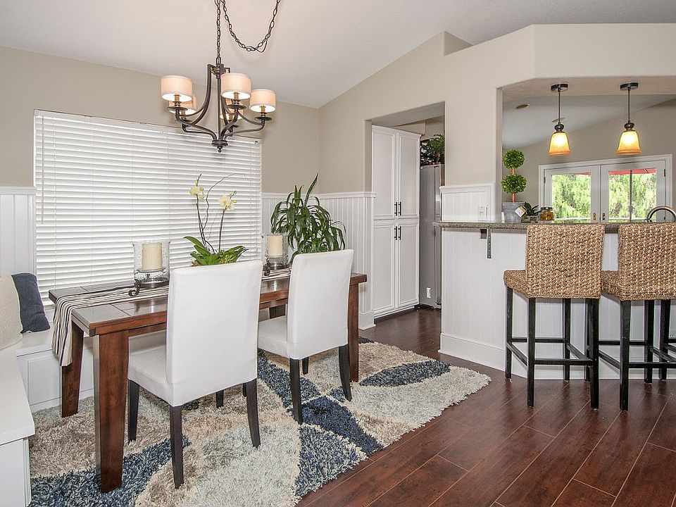 Dining Room (view 2)