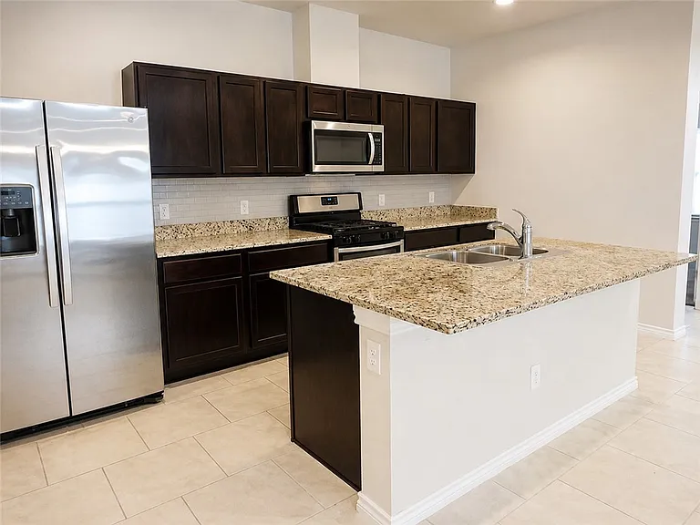 2301 Sky Crest Dr — Photo 4