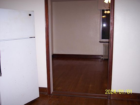 looking to livingroom