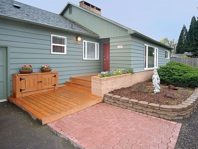 more photos at www.barbsellshomes.net under the featured property tab