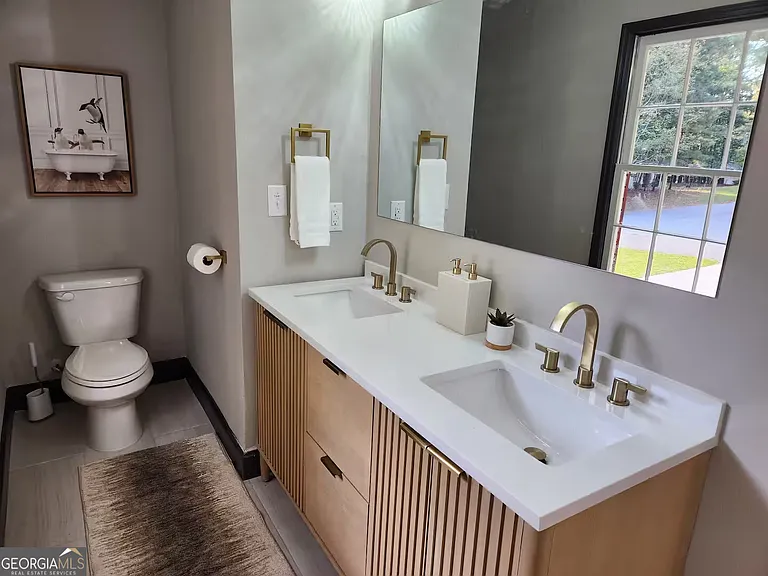 101 Everhill — Photo 17