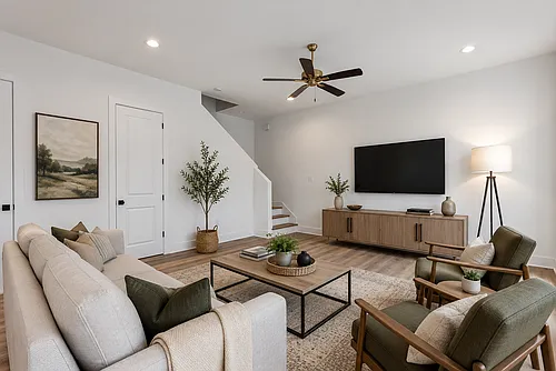 805 Broyles St #102A Photo 1