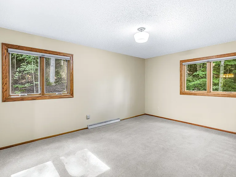 bedroom; en suite 2nd floor