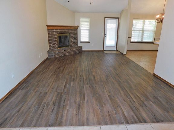 3rd image of 605 SW 156th Pl