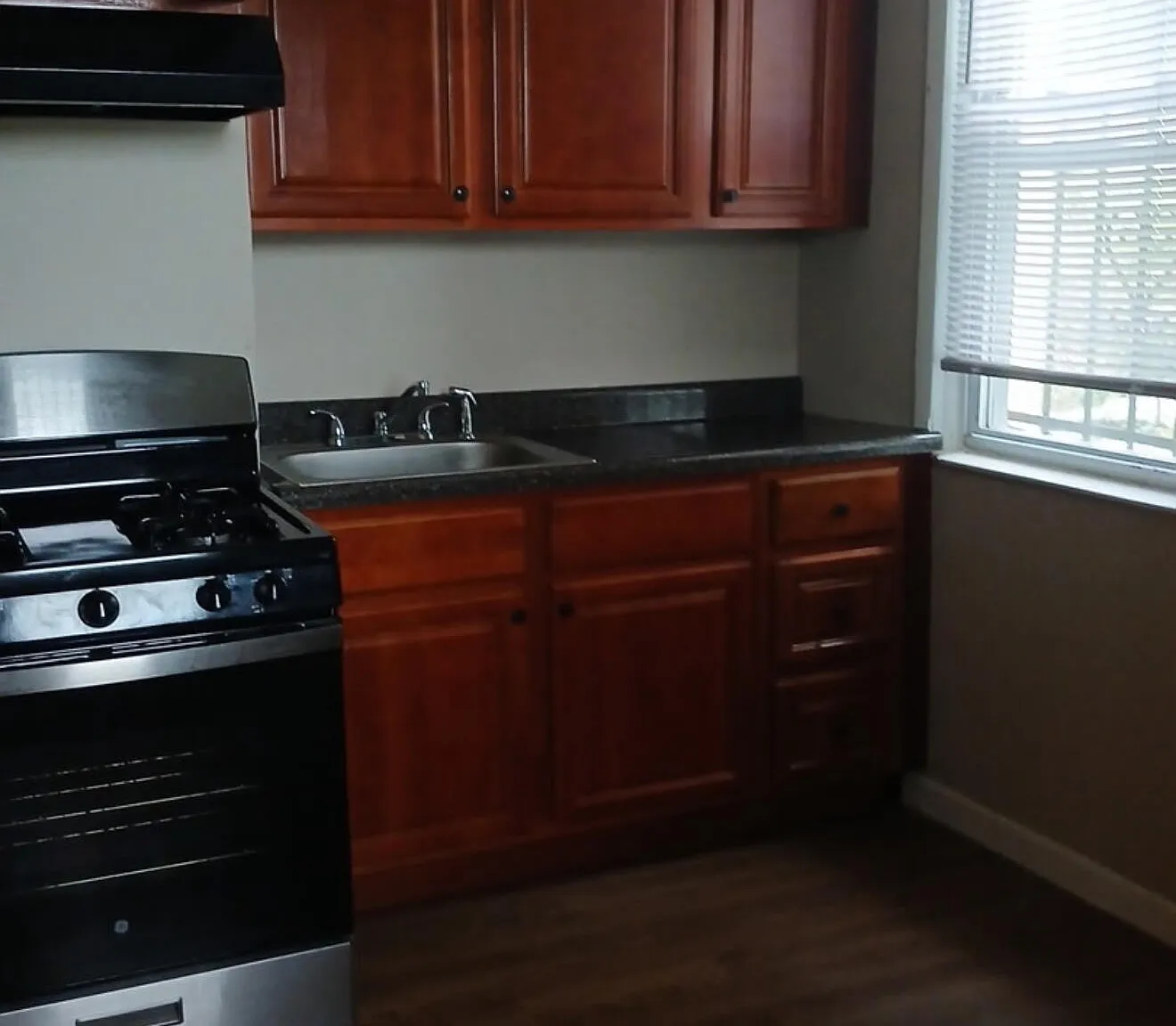2 bed, 1.0 bath, 1680 sqft, $2,997 — Photo 2