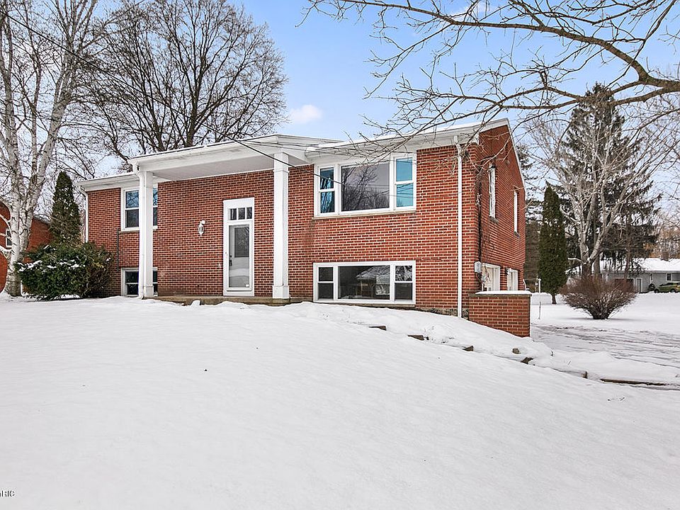 1st image of 13858 Windemere Dr NW