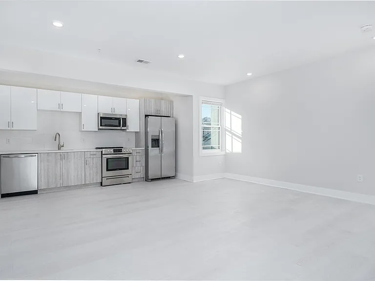 1540 N Shore Rd #101 — Photo 3