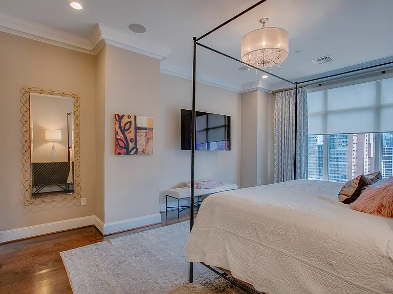2555 N Pearl St #1402 — Photo 21