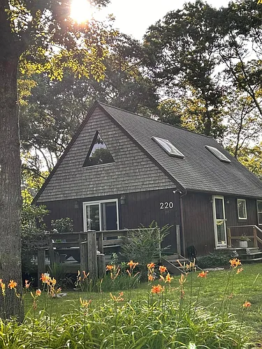 220 Shorewood Dr Photo 1
