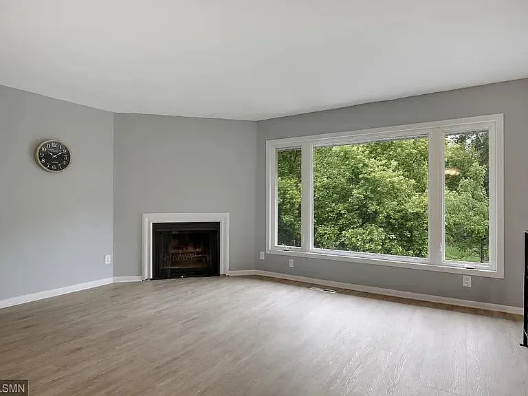 527 Broadway Ave N — Photo 11