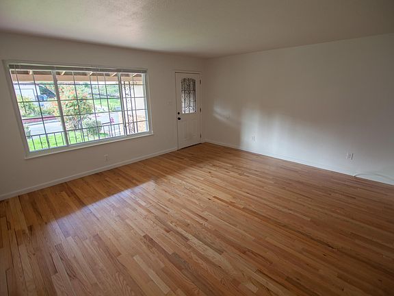 2nd image of 2951 Roosevelt Ln
