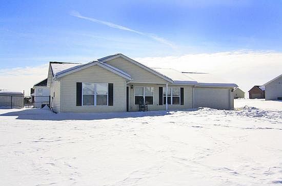 3rd image of 185 Blue Willow Ln
