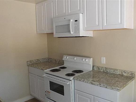 4th image of 1010 E Michigan Ave
