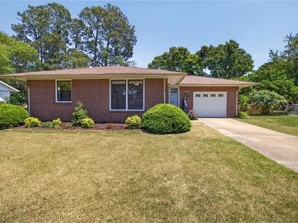 208 Edgewood Dr, Smithfield, VA 23430