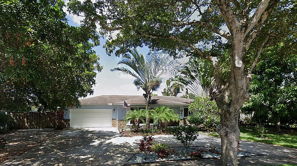 2nd image of 911 SW 70th Ave