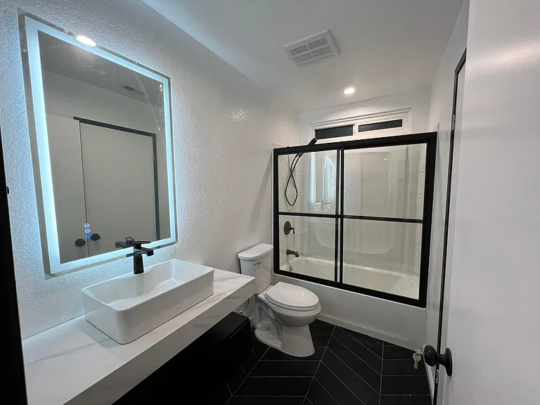 2242 Gregory Ave — Photo 31