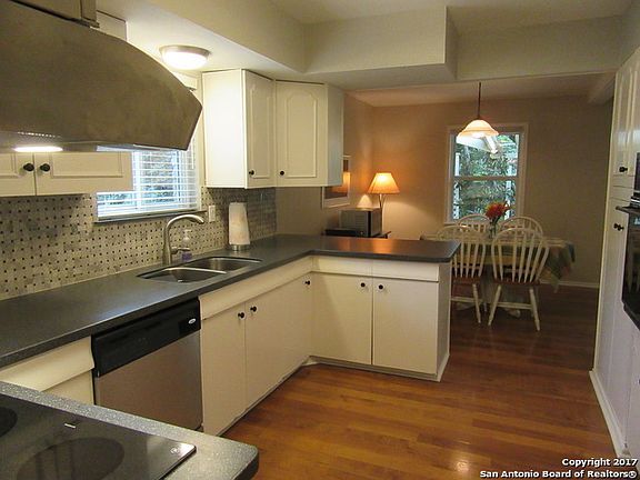 5th image of 7414 Robin Rest Dr