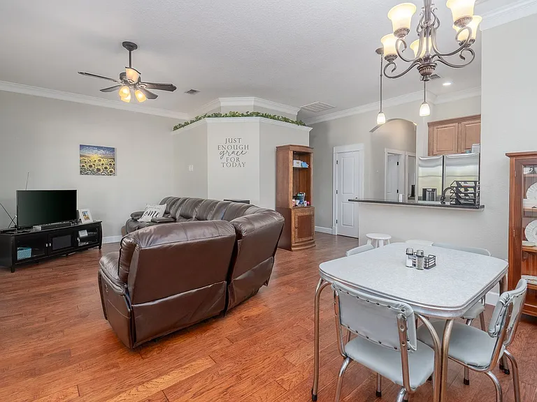 212 W Belmar St #A — Photo 8