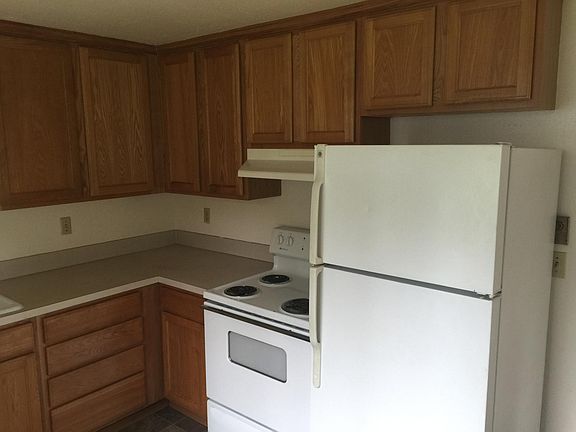 2nd image of 2702 S 74th St APT K