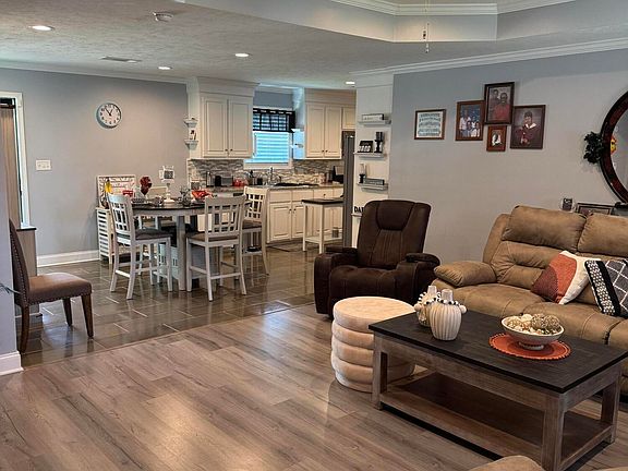 3rd image of 836 Cherry Ridge Dr