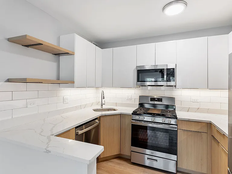 The 1521 Sherwin — Photo 1