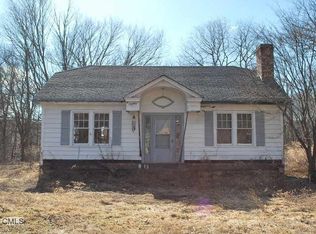 22 Washington Ave, Sandy Hook, CT 06482