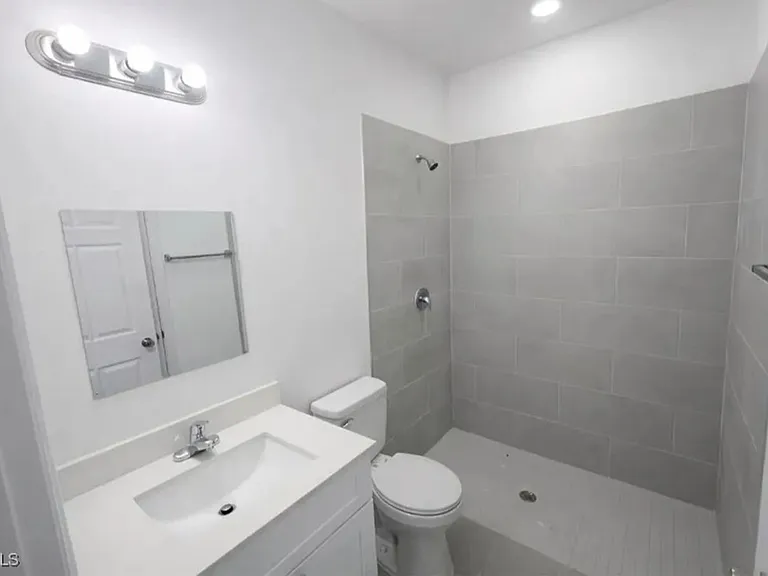 857 Bently St E — Photo 8
