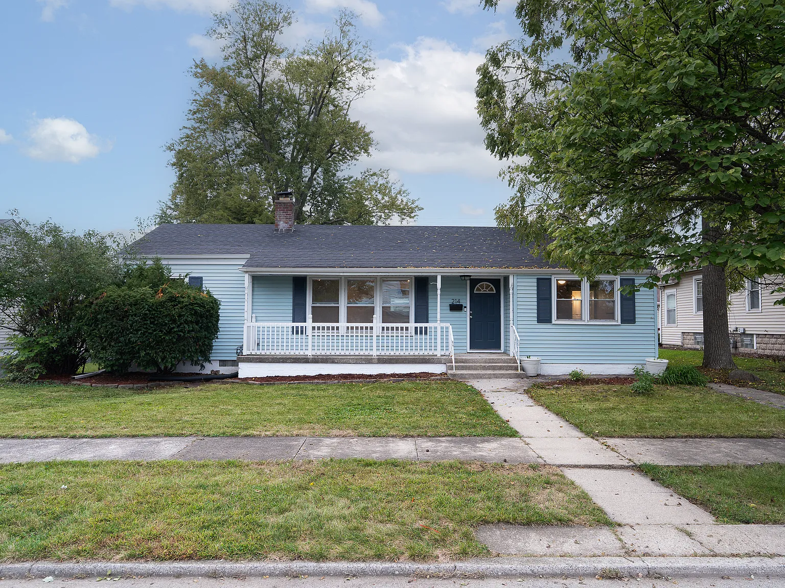 3 bed, 1428 sqft, $2,350 — Photo 1