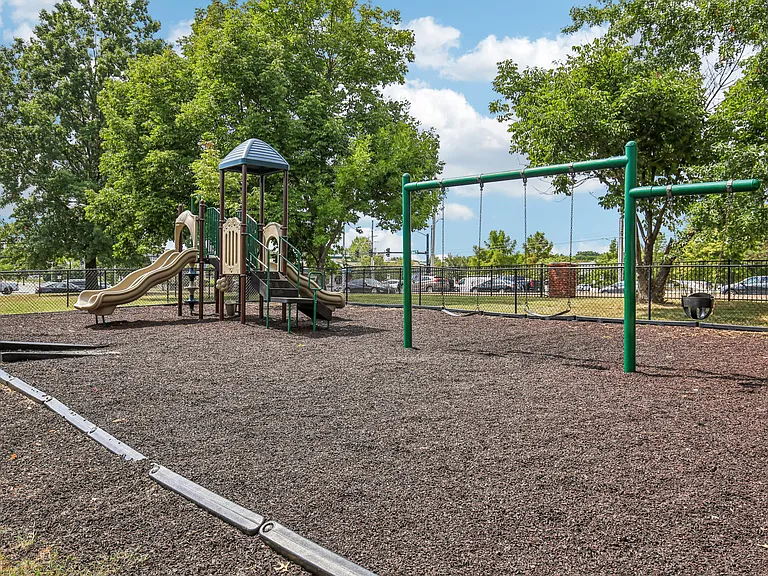 Chestnut Heights Townhomes — Photo 43