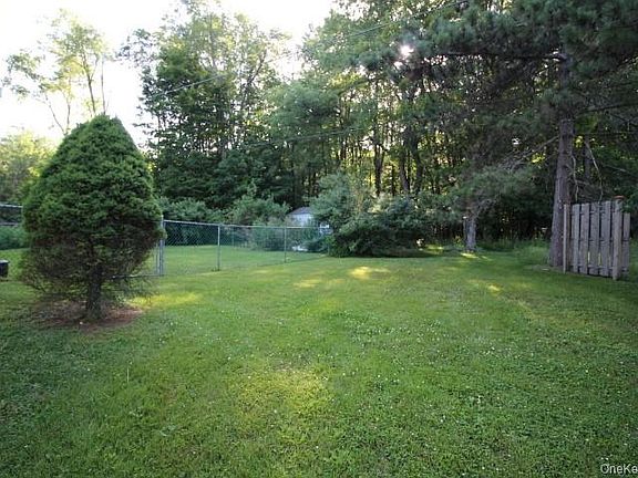 4th image of 545 Stump Pond Road
