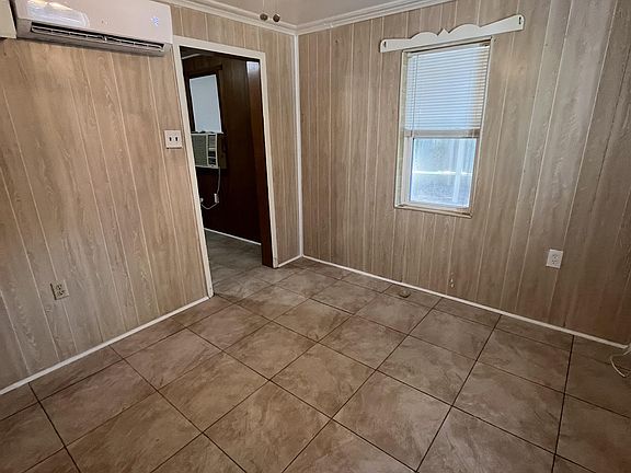 2nd image of 614 Center St Unit A