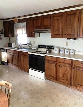 5th image of 63 Pinehurst Dr