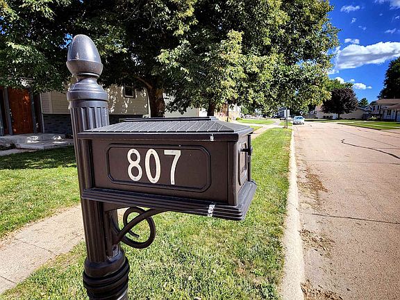 3rd image of 807 West Ave