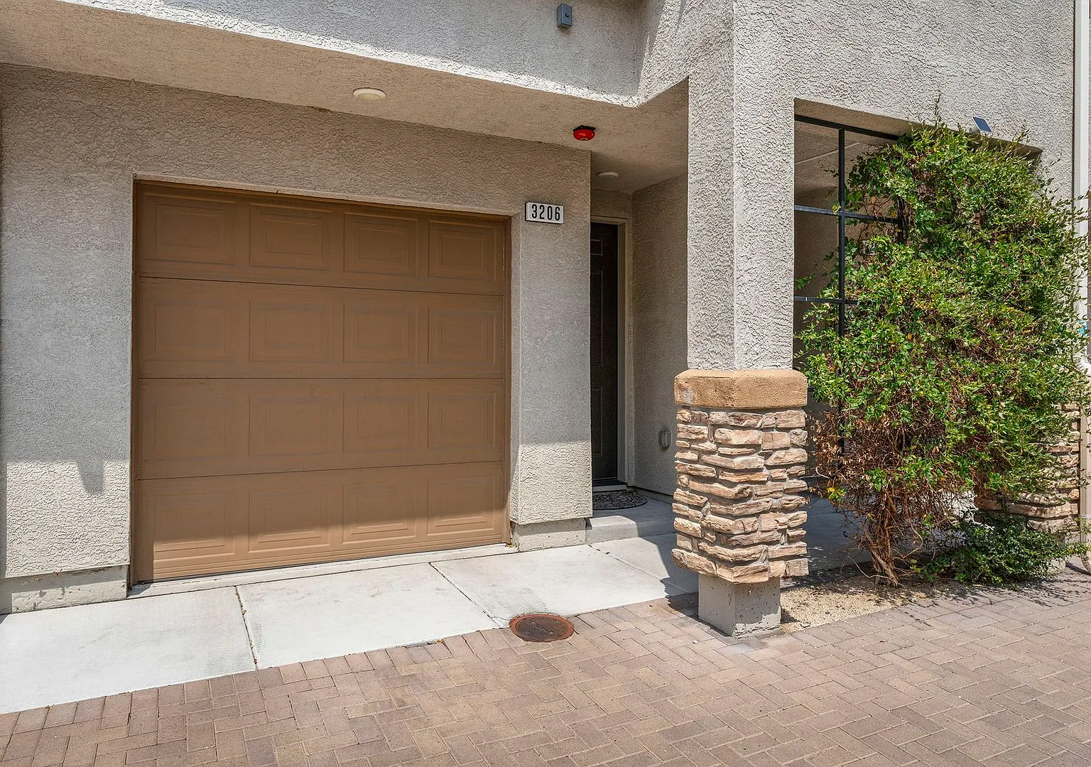 Two Bedroom Townhouse for Rent — Photo 4