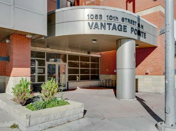 1053 E 10th St SW #1816, Calgary, AB T2R 1S6