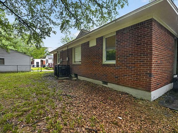 4th image of 3047 S Edgeware Rd
