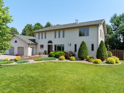 1930 66th St NW, Minot, ND, 58703