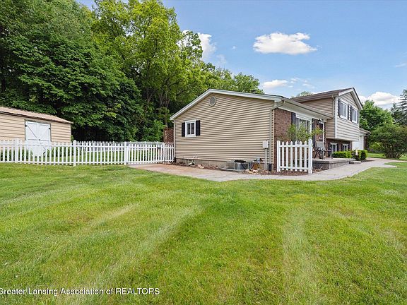 2nd image of 8385 Woodland Shore Dr
