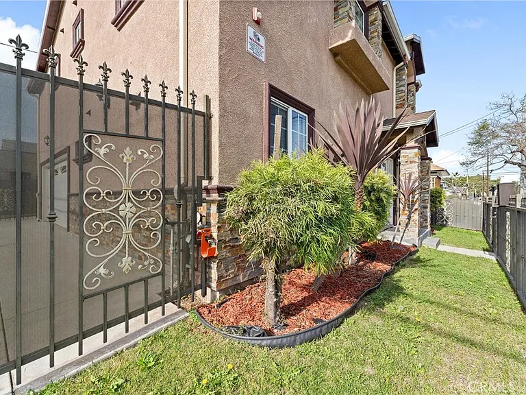 435 Cerritos Ave — Photo 33